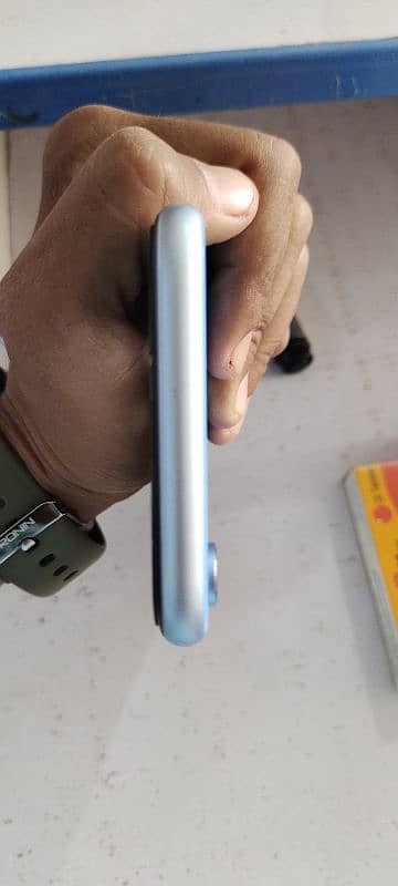iphone XR n. on p. t. a 64gb charger Sath hai 4