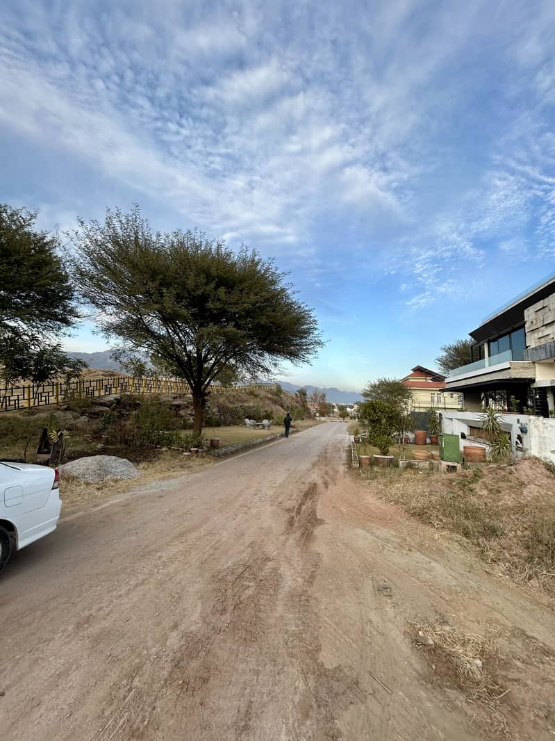 60x90 Corner Park Face Plot Available Near Markaz Available For Sale 3