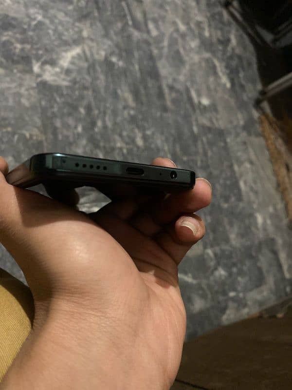 vivo y28 8+8_128 condition 10/10 luch phone full box 5