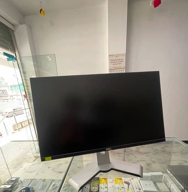 Dell 24" Borderless LED Monitor – Sleek & Modern Design 1