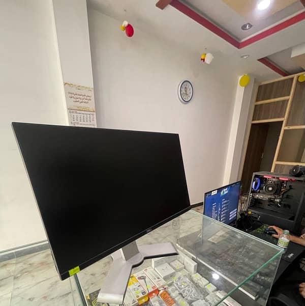 Dell 24" Borderless LED Monitor – Sleek & Modern Design 2
