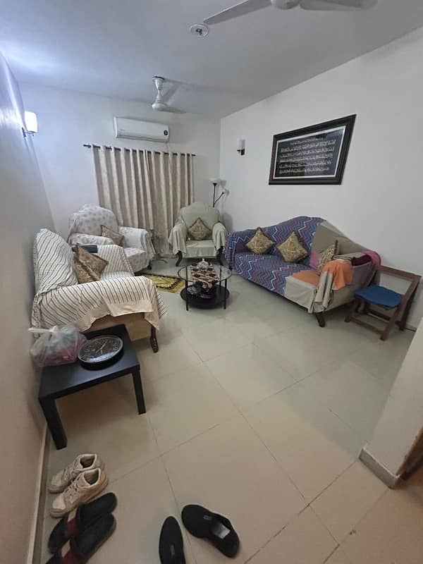 2nd Floor Portion for Sale Gulshan-e-Iqbal Block 1 | 220 Sq. Yards | 3 Bed DD | American Kitchen | Ideal Location 1