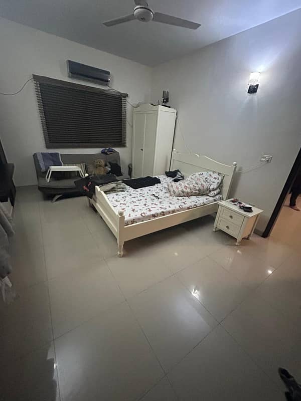 2nd Floor Portion for Sale Gulshan-e-Iqbal Block 1 | 220 Sq. Yards | 3 Bed DD | American Kitchen | Ideal Location 2