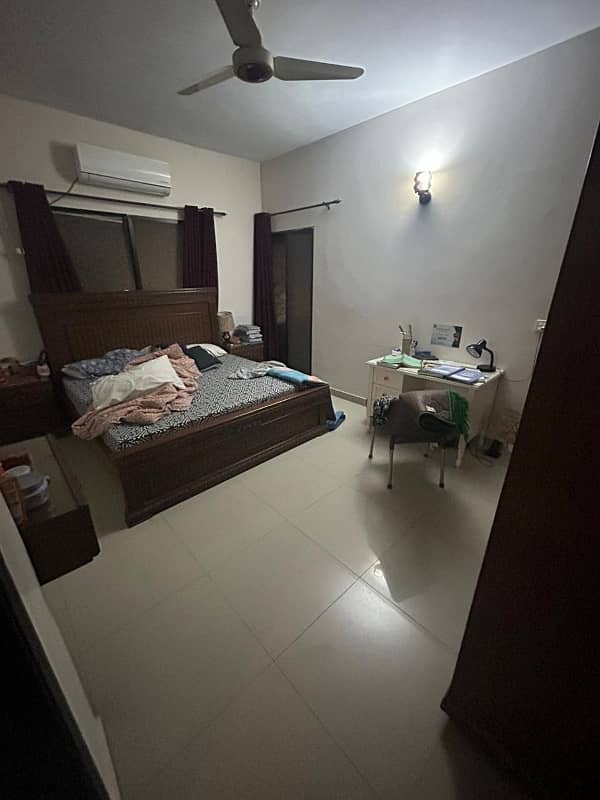 2nd Floor Portion for Sale Gulshan-e-Iqbal Block 1 | 220 Sq. Yards | 3 Bed DD | American Kitchen | Ideal Location 6