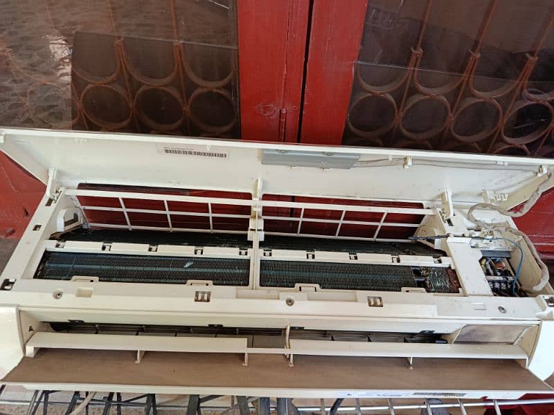 Haier 1-Ton Split AC | Clean & Perfect Working Condition 3