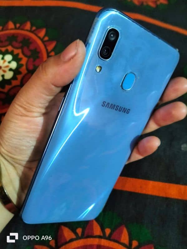 one hand used . good mobile. Urgent Sale 0