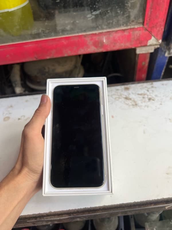 I phone 11 128 gb pta aproved 00 in condition with org box 1