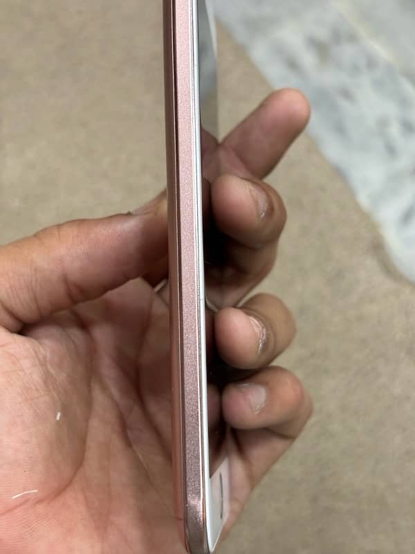Max 4 2/32 fringer print all ok non pta iphone kie lyea sab se best hn 2