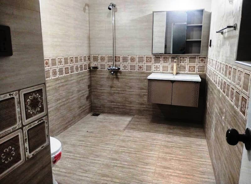 10 Marla Beautiful independent House Available For Rent in DHA Phase 1, P Block Lahore Cantt 2