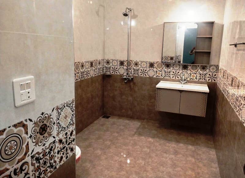 10 Marla Beautiful independent House Available For Rent in DHA Phase 1, P Block Lahore Cantt 14