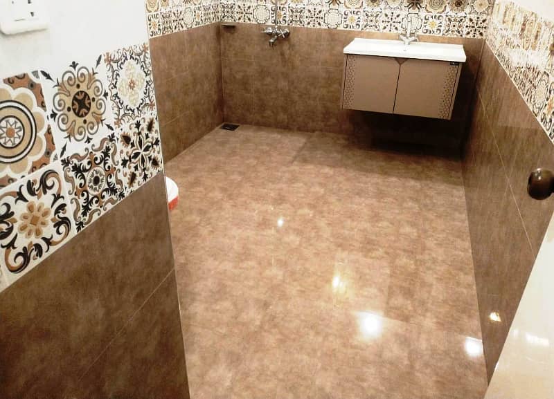 10 Marla Beautiful independent House Available For Rent in DHA Phase 1, P Block Lahore Cantt 17