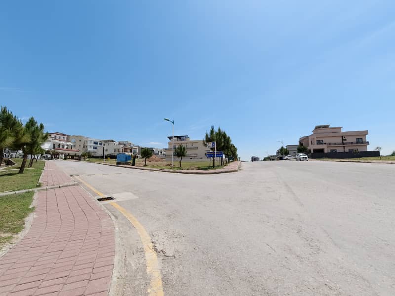 Overseas Enclave 1 Available 1 Kanal Residential Plot located at Ideal location Near to Dominion Mall and School 2