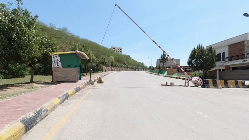 Overseas Enclave 1 Available 1 Kanal Residential Plot located at Ideal location Near to Dominion Mall and School 3