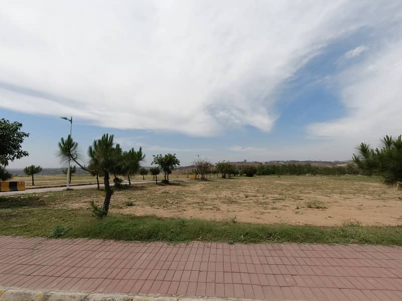 Overseas Enclave 1 Available 1 Kanal Residential Plot located at Ideal location Near to Dominion Mall and School 8