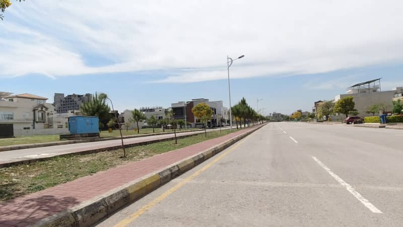 Overseas Enclave 1 Available 1 Kanal Residential Plot located at Ideal location Near to Dominion Mall and School 12
