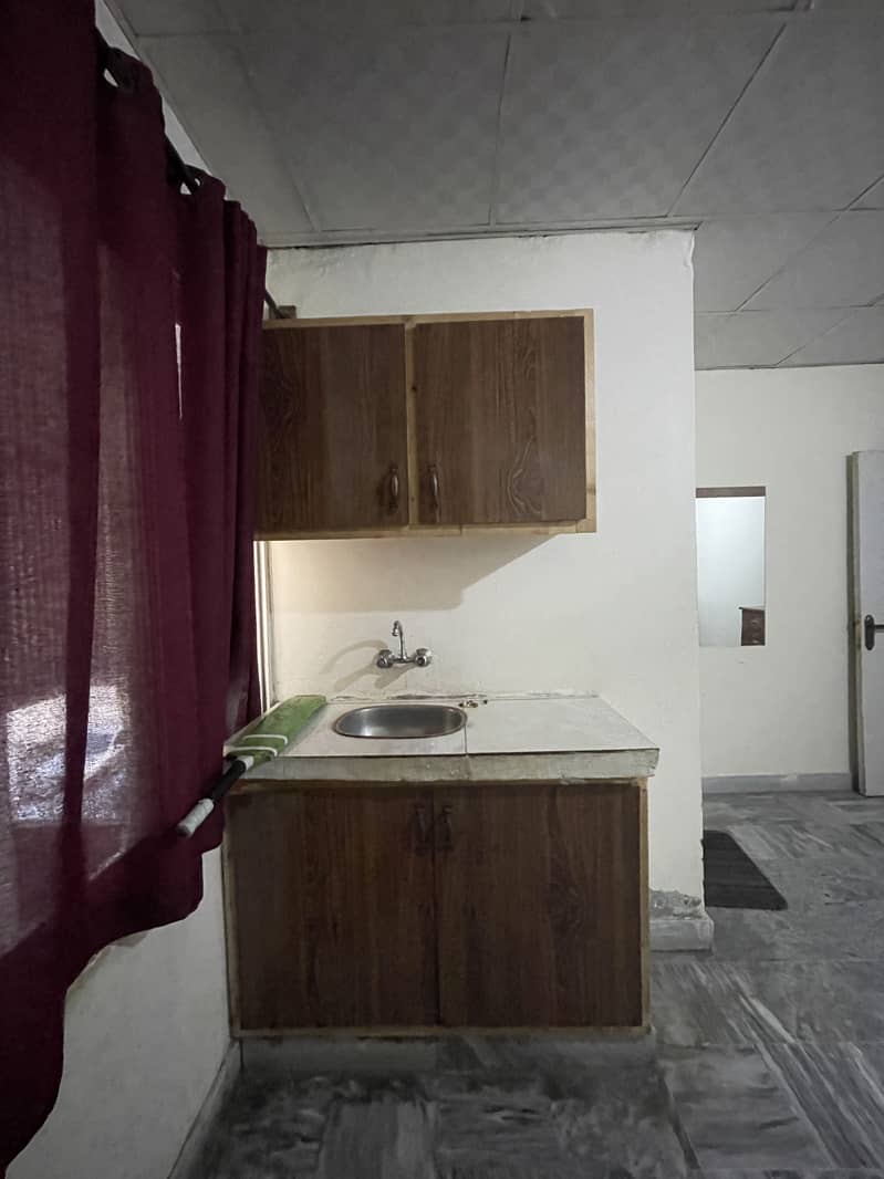 studio apprment avilable for rent in E-11/2 mini markaz 4