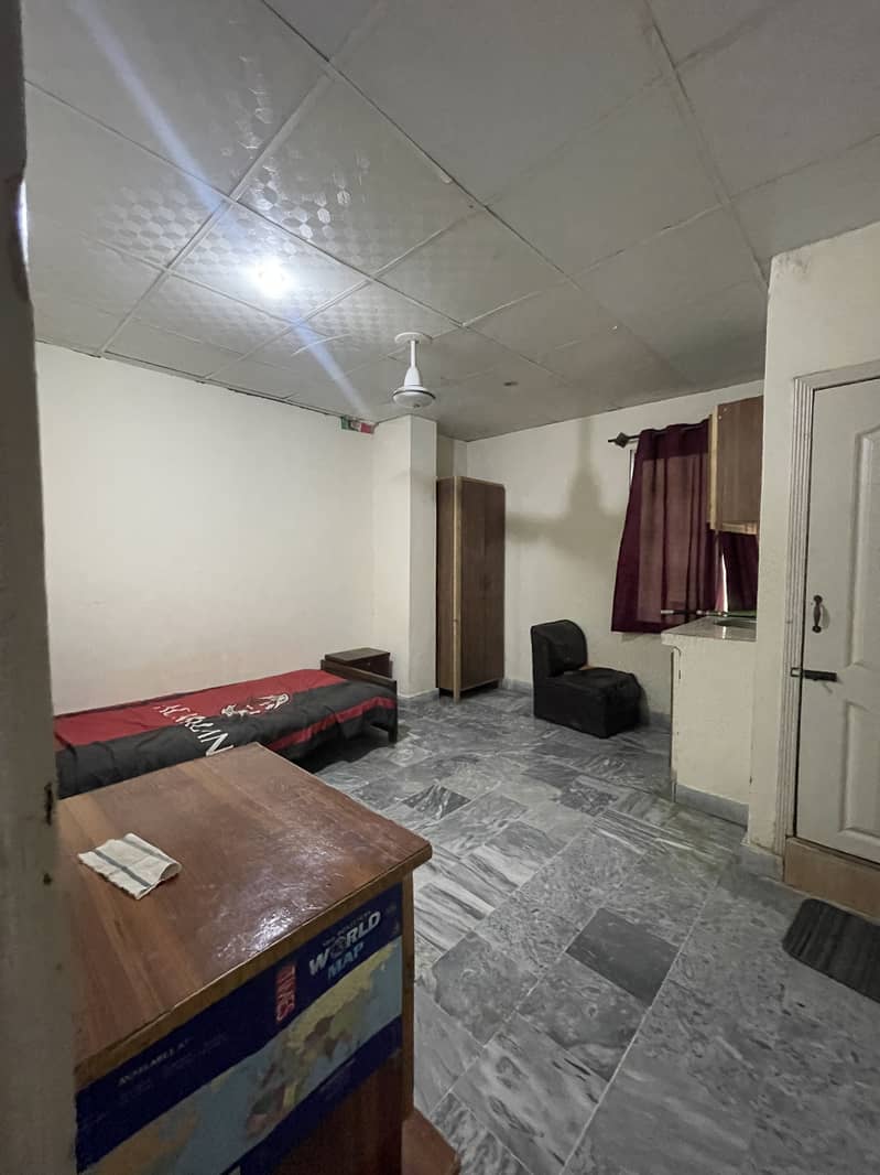 studio apprment avilable for rent in E-11/2 mini markaz 5
