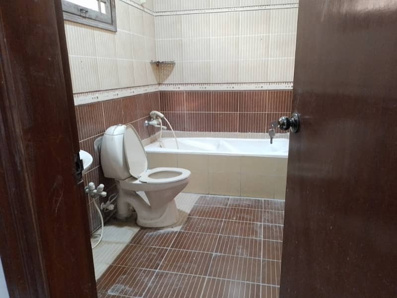 Upper portion for Rent on Khayaban-e-Saadi. 6