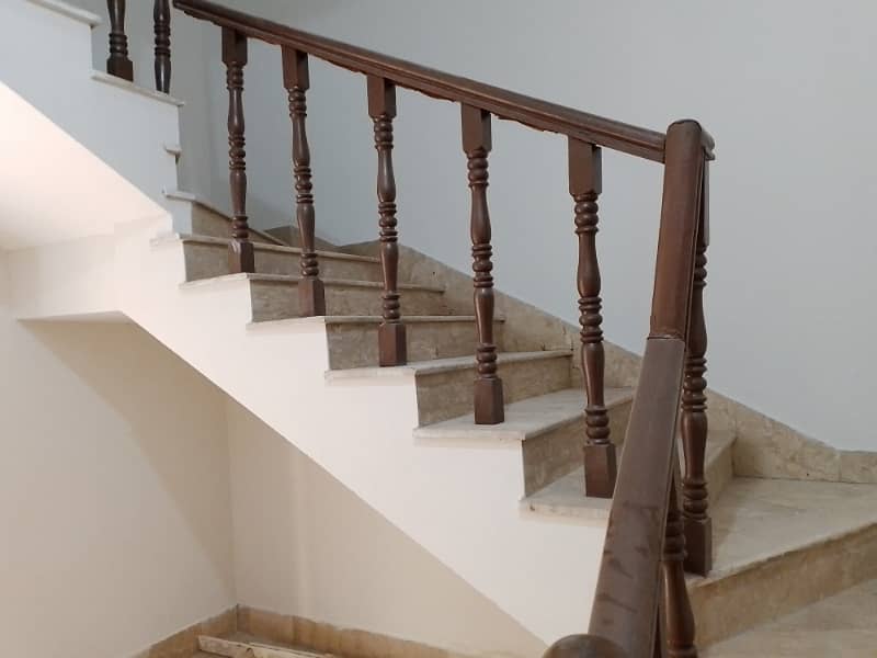 Upper portion for Rent on Khayaban-e-Saadi. 7