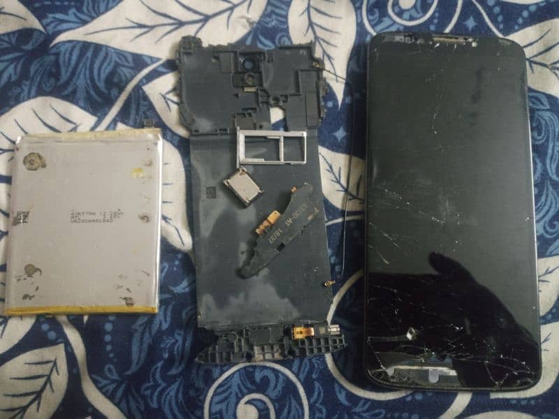 Motorola G6 (for parts) 0