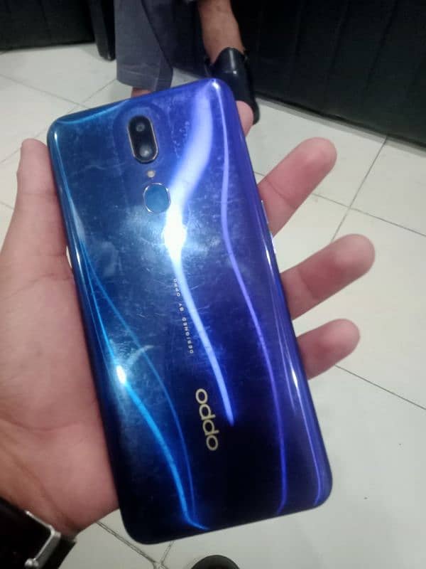 Oppo F11 6-128 1