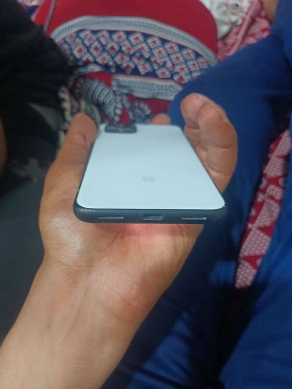 Google pixel 4 in new condition 1