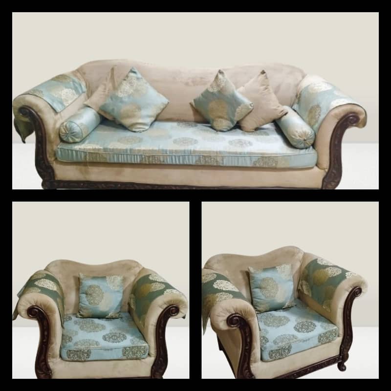 03345121546 3 SEATER SOFA, 10/10 CONDITION, SOFA COVERS ALL NEW 0