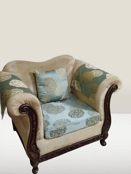 03345121546 3 SEATER SOFA, 10/10 CONDITION, SOFA COVERS ALL NEW 2