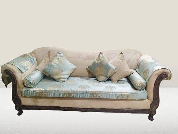 03345121546 3 SEATER SOFA, 10/10 CONDITION, SOFA COVERS ALL NEW 3