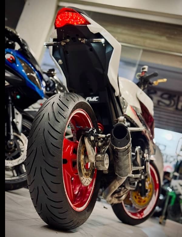 Yamaha XJR 400cc Four cylinder Custom built heavy bike 2