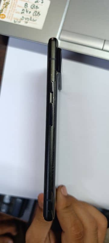 1 Month Used 10/9.5 Condition 8/128 Gb 2