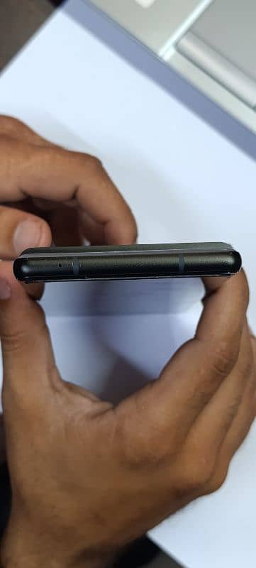 1 Month Used 10/9.5 Condition 8/128 Gb 5