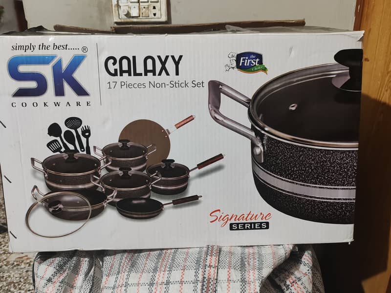Urgent sell Non stick cookware set 0