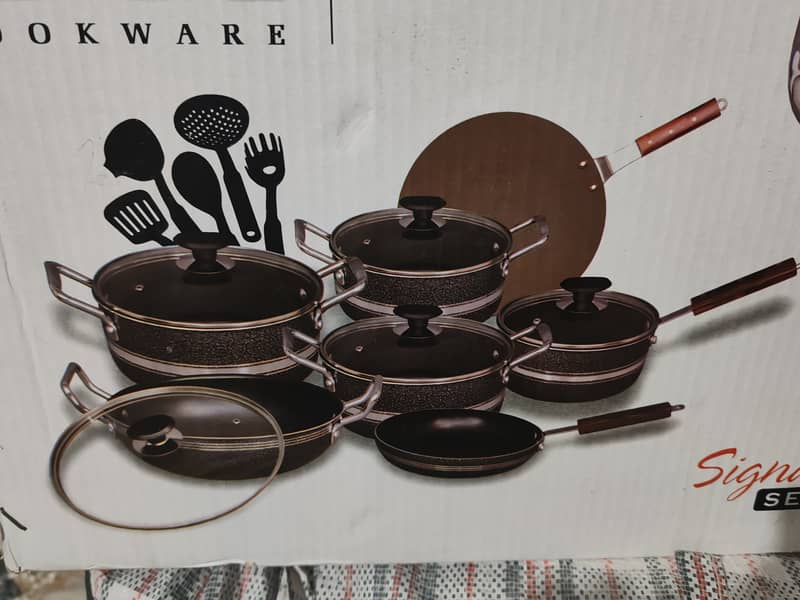 Urgent sell Non stick cookware set 1