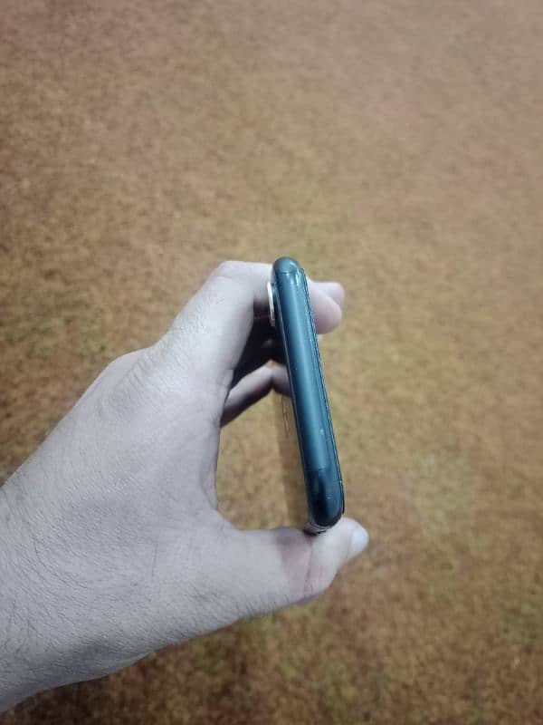 iPhone XR 4