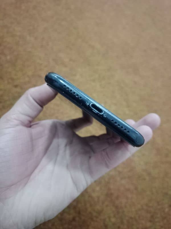iPhone XR 5