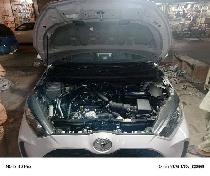 Toyota Yaris 2023 X push start 8