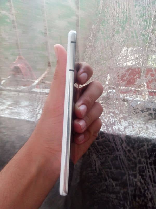 Samsung S21 With A New And Fresh Condition With minor dot in border 1