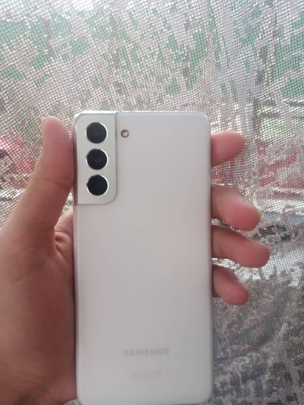 Samsung S21 With A New And Fresh Condition With minor dot in border 3