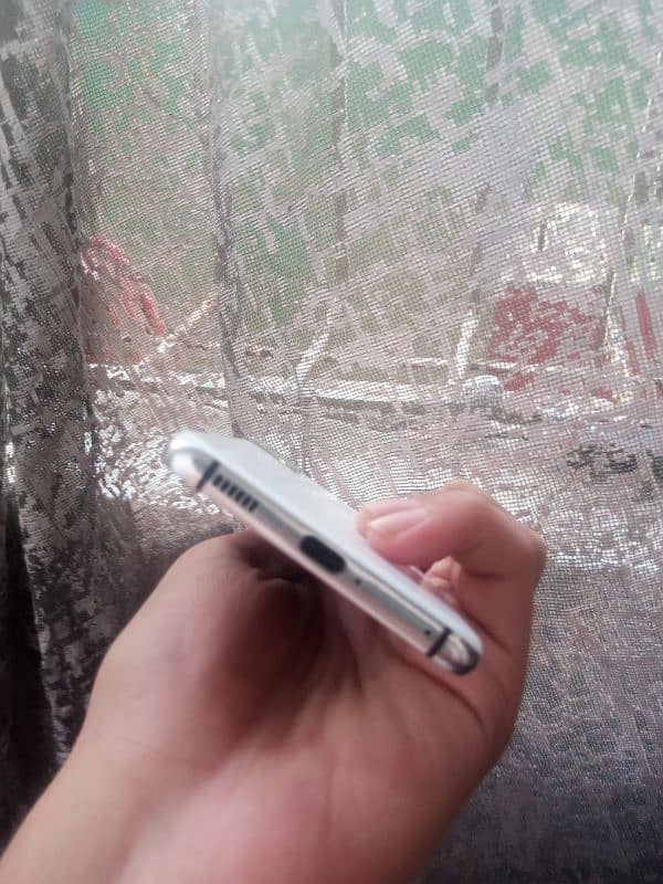 Samsung S21 With A New And Fresh Condition With minor dot in border 5