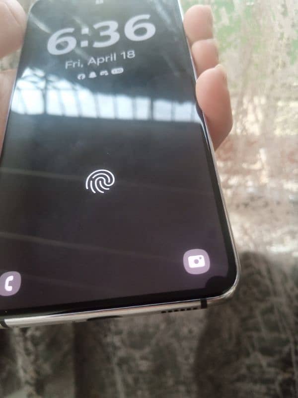 Samsung S21 With A New And Fresh Condition With minor dot in border 6