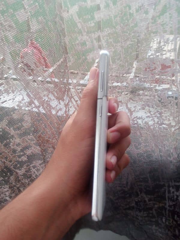 Samsung S21 With A New And Fresh Condition With minor dot in border 7