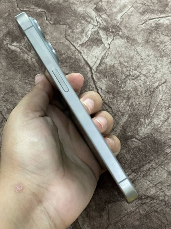 iPhone 15 Pro 256 GB (Non PTA) Factory Unlocked / Dual Physical Sim 3