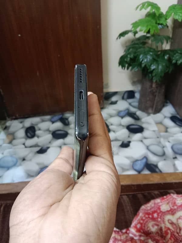 MOTO EDGE PLUS 11