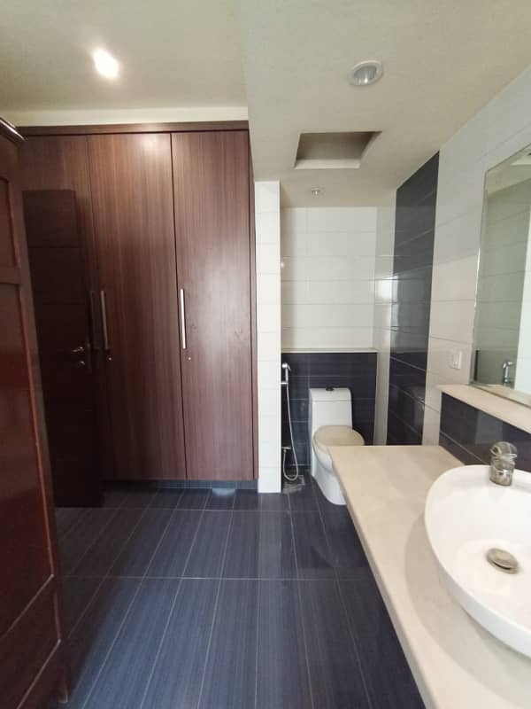 1Kanal Styilsh out new l House Available For Sale DHA Phase 3 Nera Y block 5