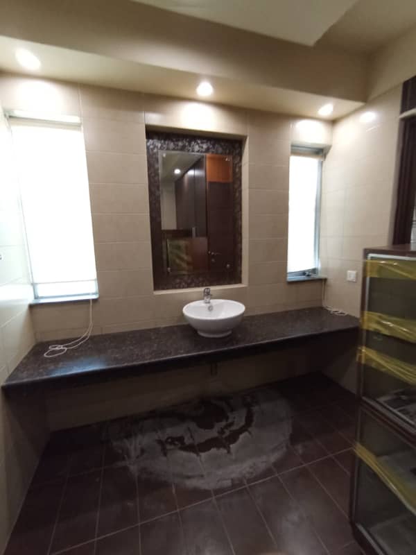 1Kanal Styilsh out new l House Available For Sale DHA Phase 3 Nera Y block 8