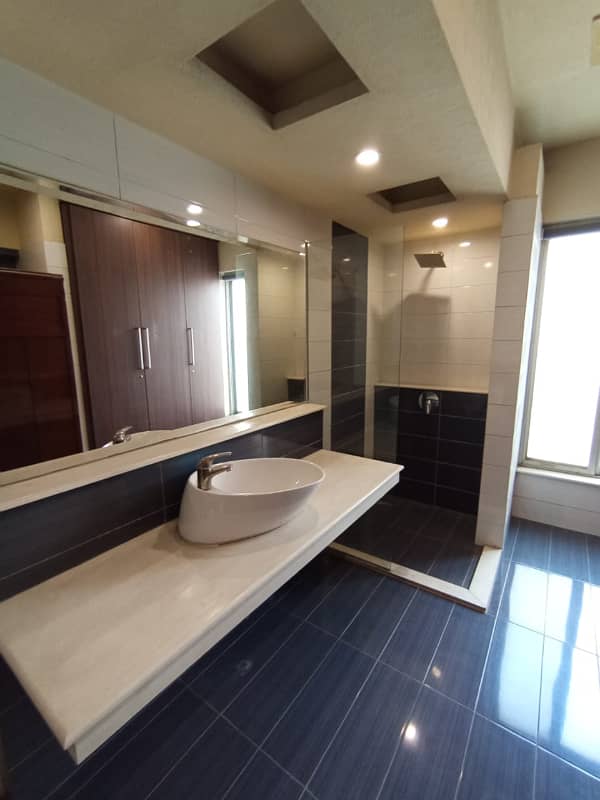 1Kanal Styilsh out new l House Available For Sale DHA Phase 3 Nera Y block 9