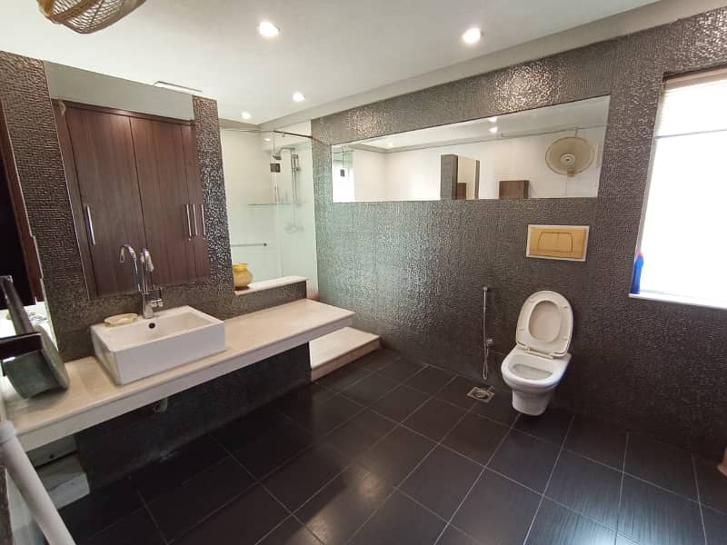 1Kanal Styilsh out new l House Available For Sale DHA Phase 3 Nera Y block 17