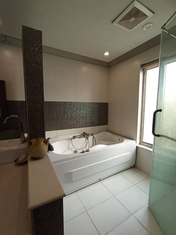 1Kanal Styilsh out new l House Available For Sale DHA Phase 3 Nera Y block 18