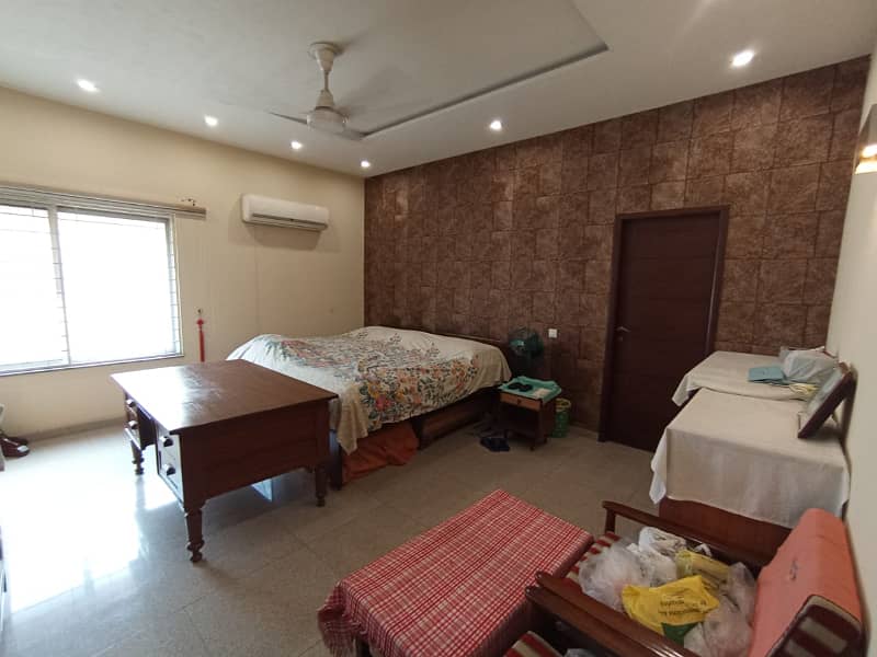1Kanal Styilsh out new l House Available For Sale DHA Phase 3 Nera Y block 19